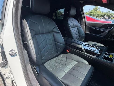Used 2023 BMW 760i xDrive w/ Executive Package AWD/4WD image 18