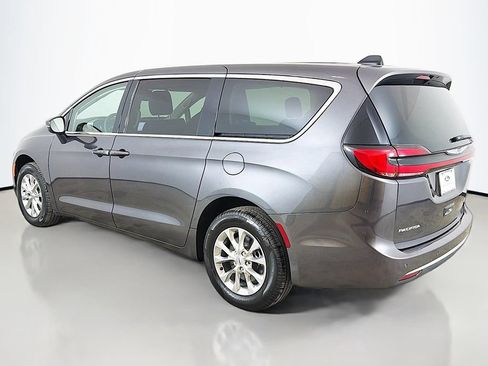 Used 2023 Chrysler Pacifica Touring-L AWD/4WD image 12