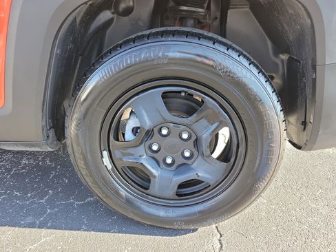 Used 2019 Jeep Renegade Sport image 25