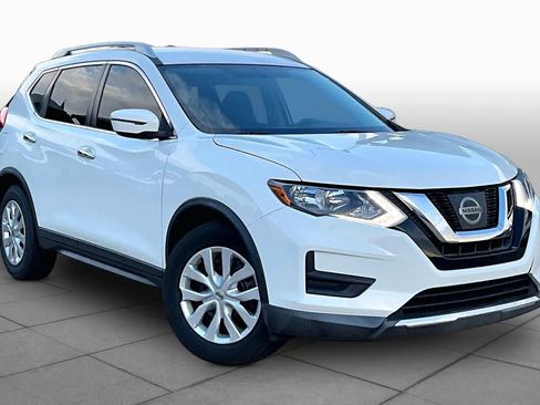 Used 2017 Nissan Rogue S w/ Appearance Package FWD image 3