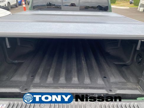 Used 2022 Nissan Frontier SV w/ SV Premium Package RWD image 11