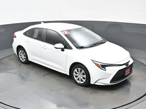 Used 2023 Toyota Corolla LE image 32