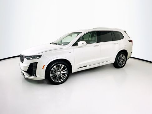Used 2023 Cadillac XT6 Premium Luxury image 4