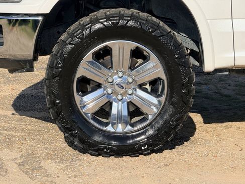 Used 2018 Ford F150 Lariat w/ Equipment Group 502A Luxury AWD/4WD image 13