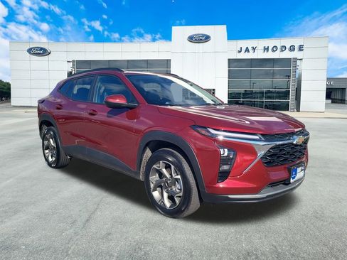 Used 2025 Chevrolet Trax LT w/ LT Convenience Package image 1