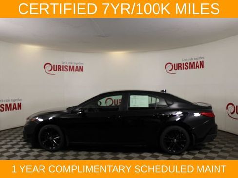 Used 2025 Toyota Camry SE FWD image 5