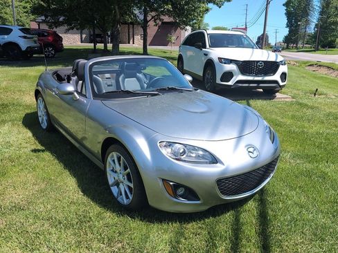 Used 2010 MAZDA MX-5 Miata Grand Touring w/ Premium Pkg RWD image 8