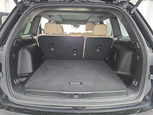 Used 2023 Jeep Grand Cherokee Limited w/ Luxury Tech Group II image 12