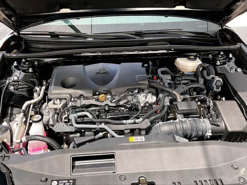 Used 2025 Toyota Camry XSE FWD image 32