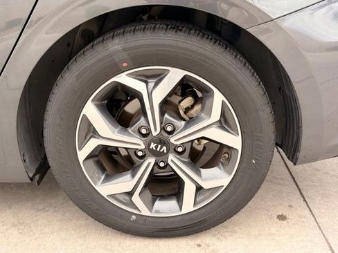 Used 2019 Kia Forte LXS FWD image 5