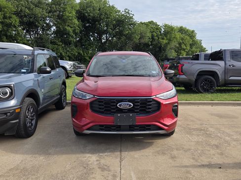 Used 2023 Ford Escape ST-Line w/ Tech Pack #1 FWD image 2