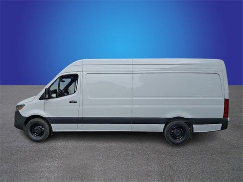 Used 2025 Mercedes-Benz Sprinter 2500 image 7