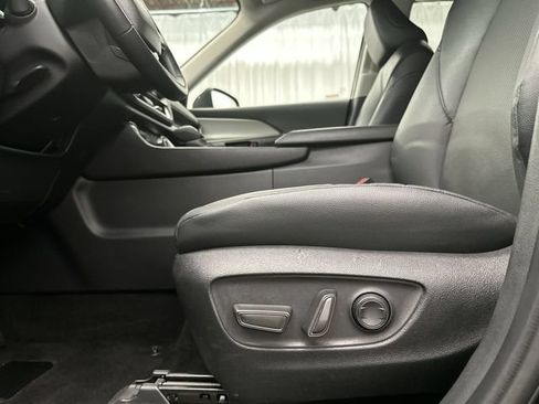 Used 2025 Toyota Grand Highlander AWD image 17
