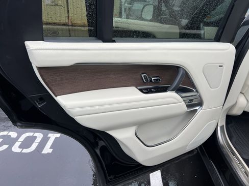 Used 2025 Land Rover Range Rover Long Wheelbase SE image 29