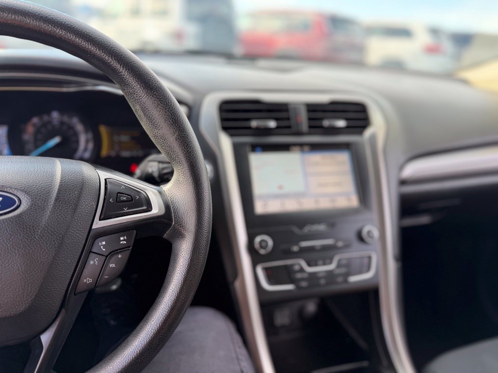 Used 2019 Ford Fusion SE FWD image 8