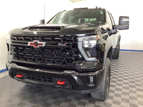 Used 2024 Chevrolet Silverado 2500 ZR2 w/ Technology Package AWD/4WD image 2