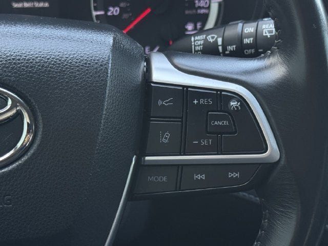 Used 2022 Toyota Highlander LE FWD image 15
