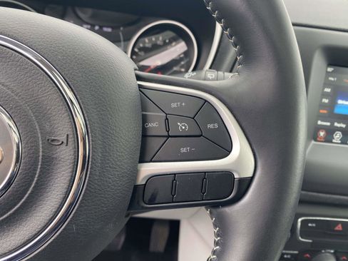 Used 2019 Jeep Compass Latitude image 21