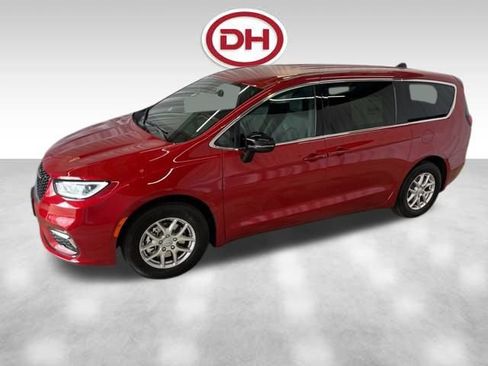 New 2026 Chrysler Pacifica Select image 4