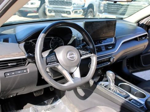 Used 2023 Nissan Altima 2.5 SV w/ SV Premium Package FWD image 15