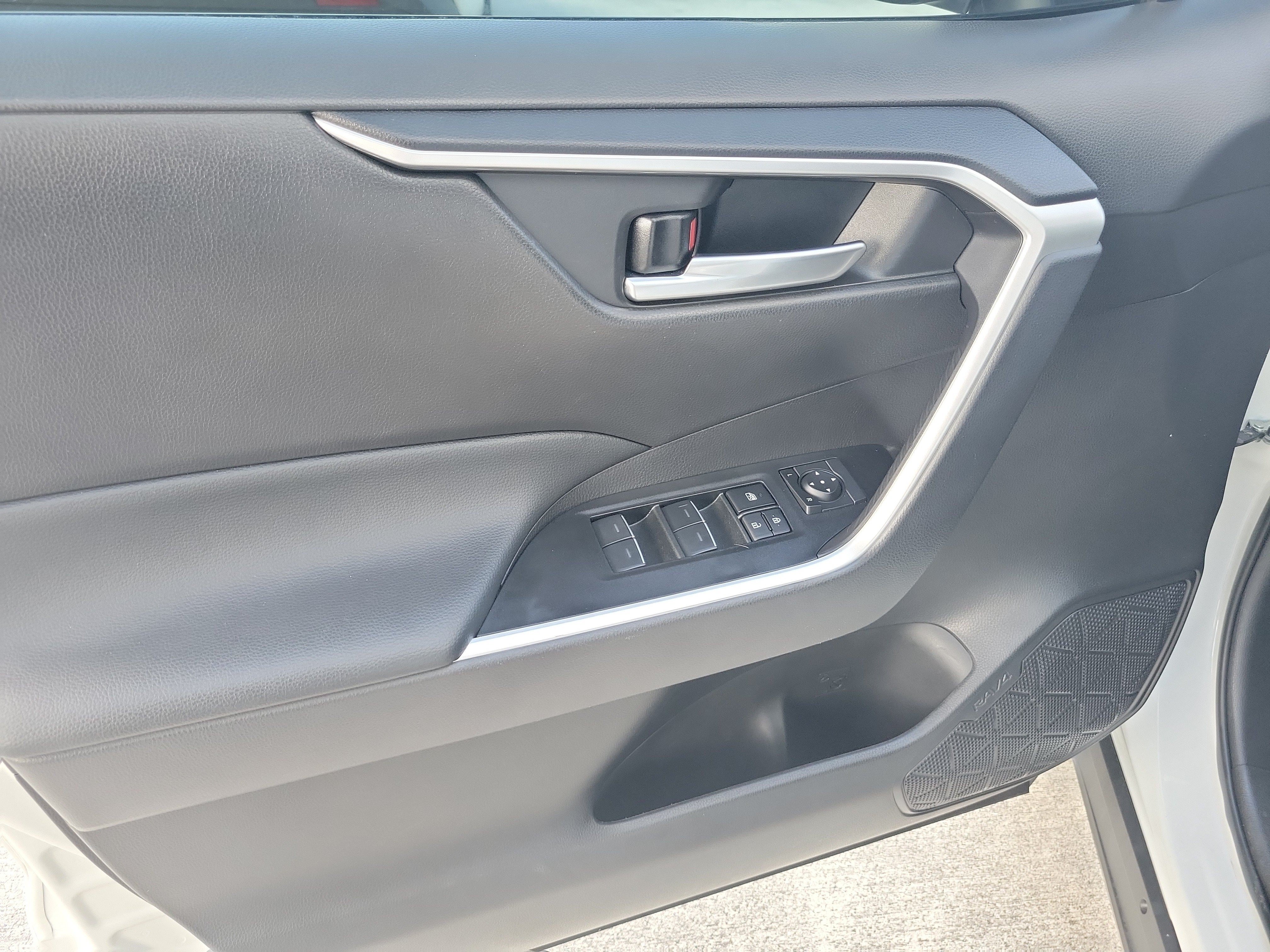 Used 2024 Toyota RAV4 XLE FWD image 20