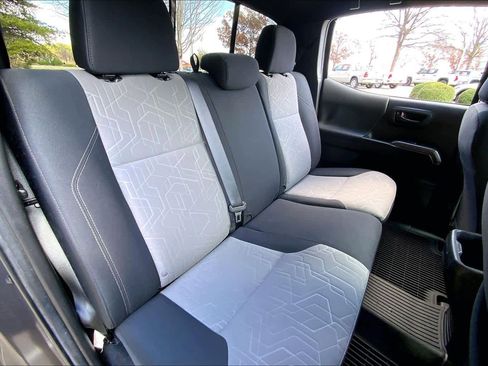 Used 2022 Toyota Tacoma TRD Off-Road w/ Technology Package image 18