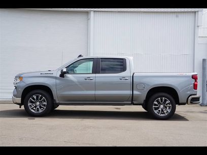 New 2026 Chevrolet Silverado 1500 LT w/ LPO, Dark Essentials Package