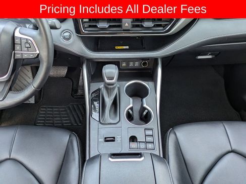 Used 2023 Toyota Highlander XLE FWD image 21