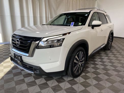 Used 2022 Nissan Pathfinder Platinum w/ Cargo Package AWD/4WD image 3