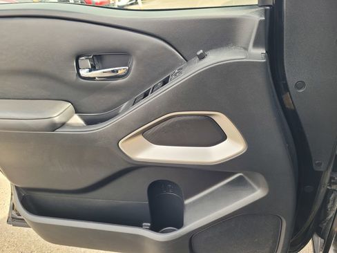 Used 2023 Nissan Frontier SV image 13