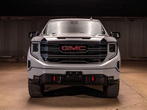 Used 2024 GMC Sierra 1500 AT4 w/ Technology Package image 2