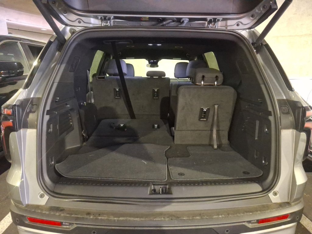 Used 2026 Chevrolet Traverse LT AWD/4WD image 9