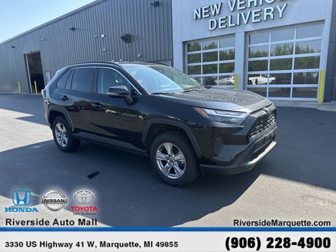 Used 2025 Toyota RAV4 XLE AWD/4WD image 1