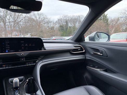 Used 2025 Toyota Crown XLE image 36