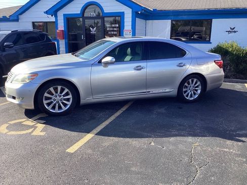 Used 2010 Lexus LS 460 RWD image 3