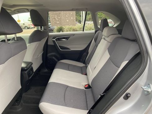 Used 2020 Toyota RAV4 XLE w/ Convenience Package AWD/4WD image 18