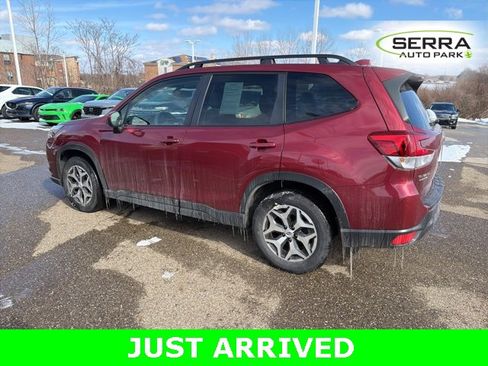 Used 2023 Subaru Forester Premium image 4