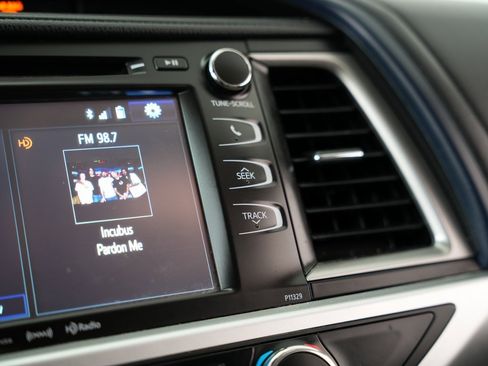 Used 2018 Toyota Highlander Plus image 25