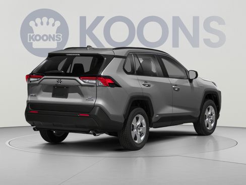 Used 2022 Toyota RAV4 LE AWD/4WD image 2
