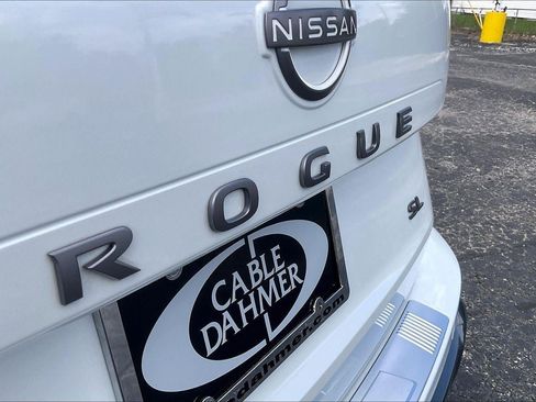 Used 2024 Nissan Rogue SL w/ SL Premium Package image 30