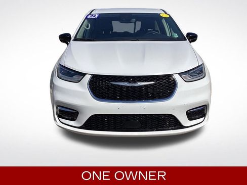 Used 2024 Chrysler Pacifica Touring-L FWD image 3
