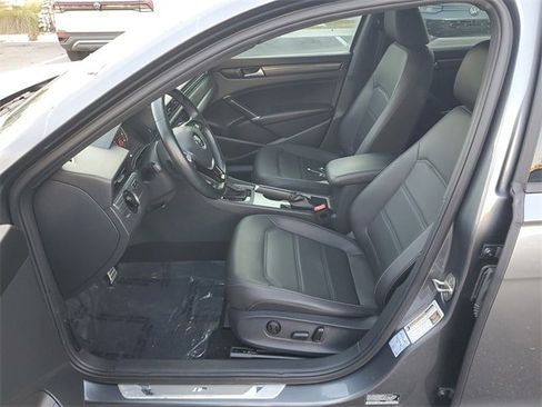 Certified 2022 Volkswagen Passat 2.0T R-Line image 16