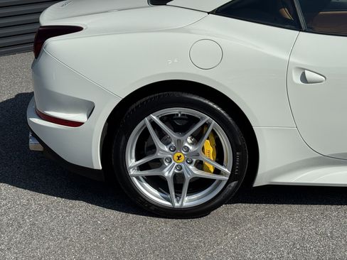 Used 2017 Ferrari California T image 20