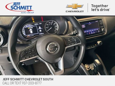 Used 2018 Nissan Kicks SV image 17