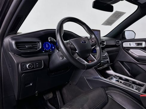 Used 2020 Ford Explorer ST w/ Premium Technology Package image 9