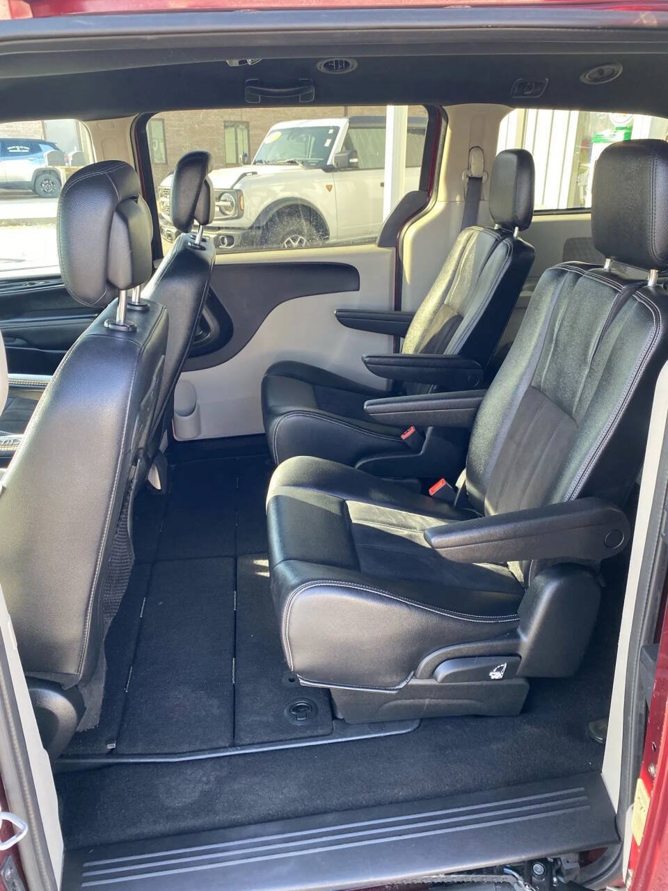 Used 2020 Dodge Grand Caravan SXT FWD image 23