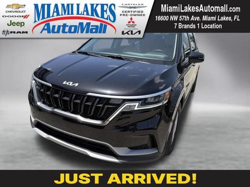 Used 2024 Kia Carnival LX FWD image 1