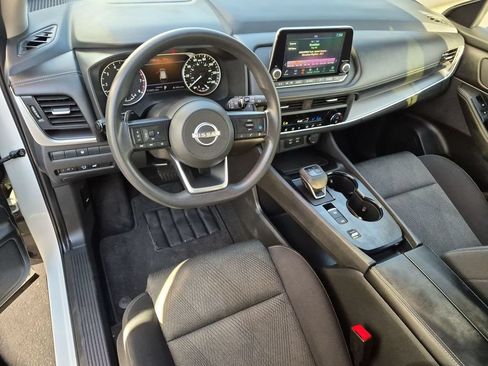 Used 2024 Nissan Rogue SV FWD image 2