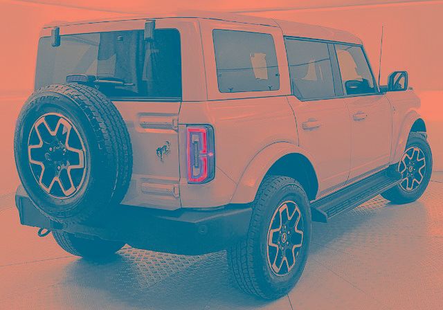 Used 2025 Ford Bronco Outer Banks AWD/4WD image 3