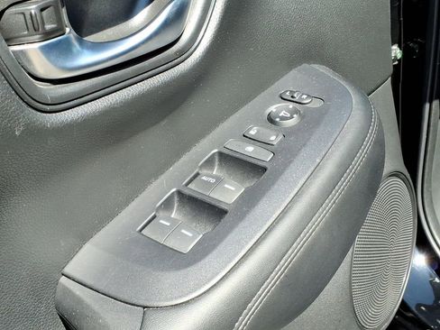 Used 2024 Honda HR-V LX image 8